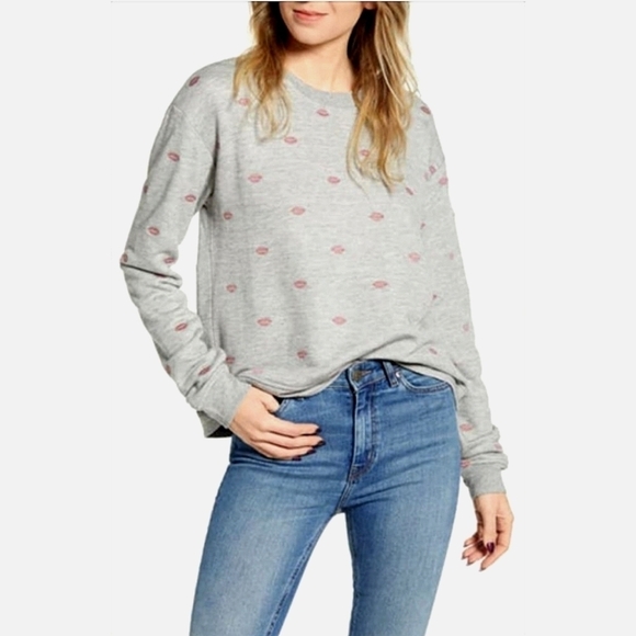 Splendid embroidered kiss lips sweatshirt size medium - Picture 2 of 7